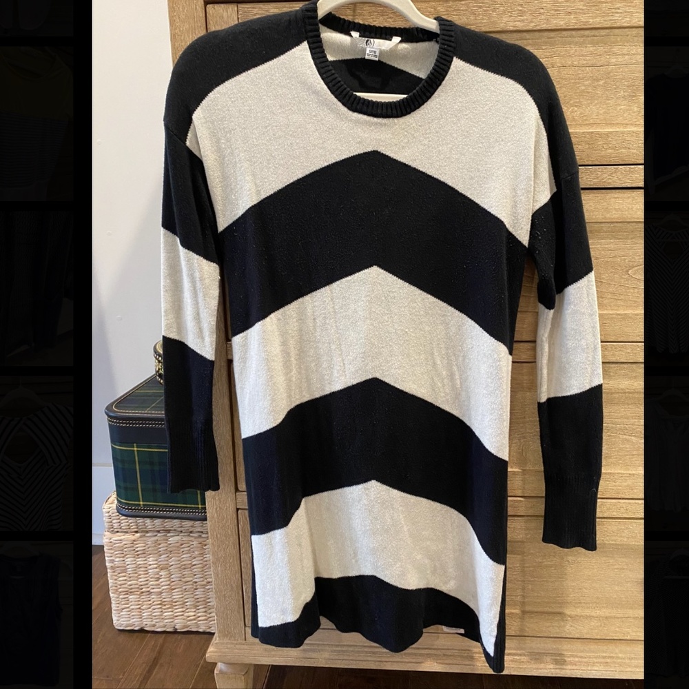 Black and whit chevron sweater dress